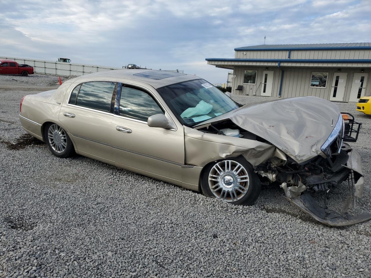 2007 Lincoln Town Car - Image 4