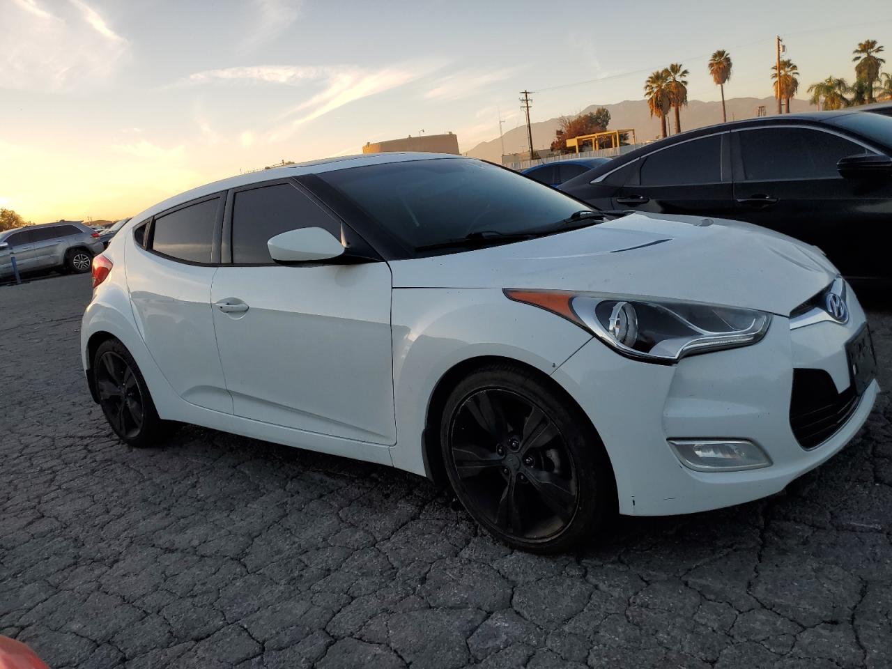 VIN KMHTC6AD2DU141638 2013 HYUNDAI VELOSTER no.4