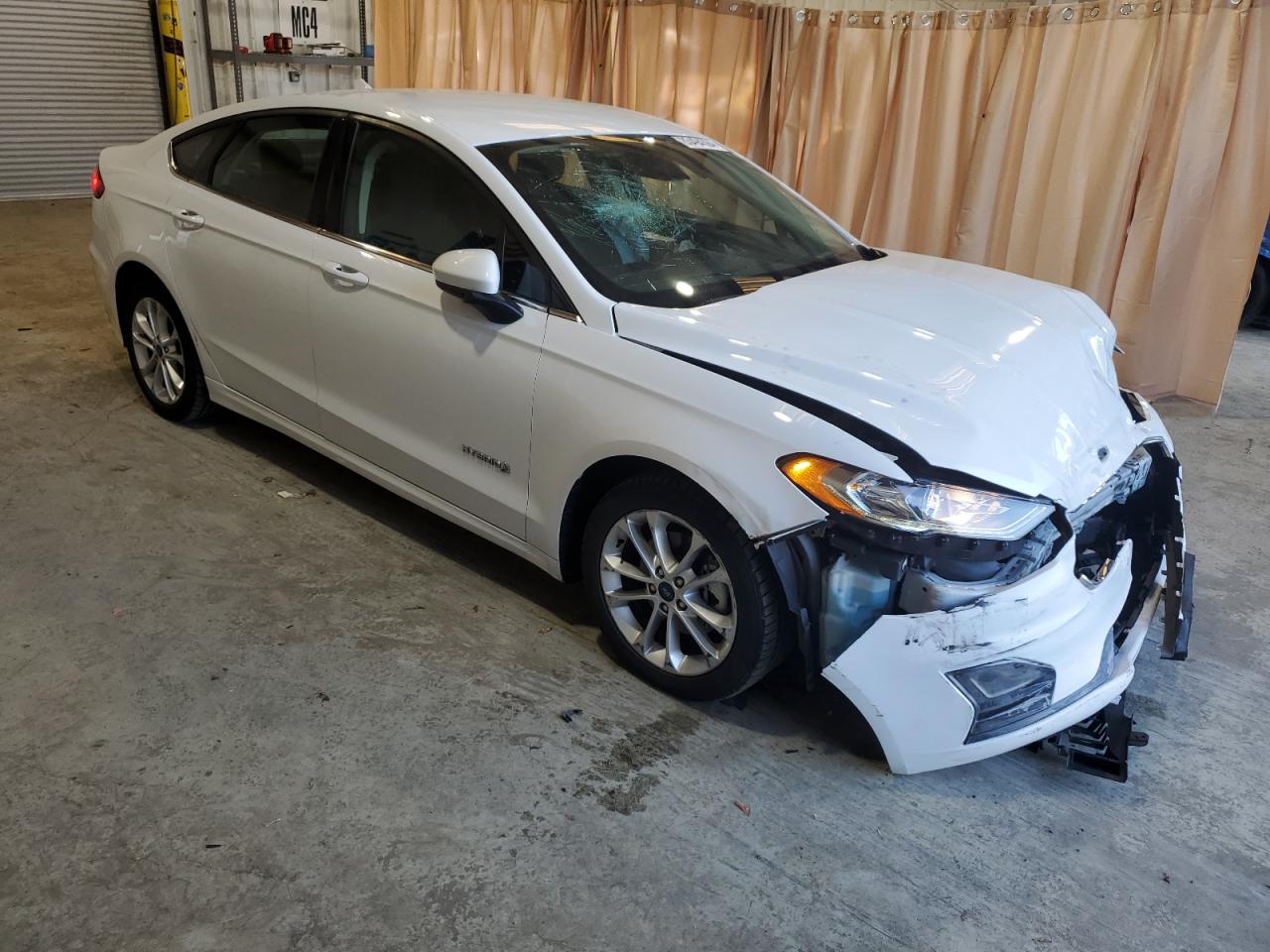 VIN 3FA6P0LU3KR135924 2019 FORD FUSION no.4