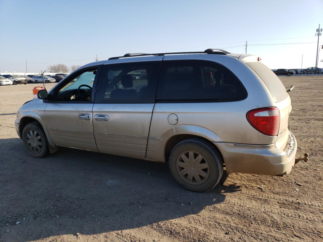 2007 Chrysler Town & Country - Image 2