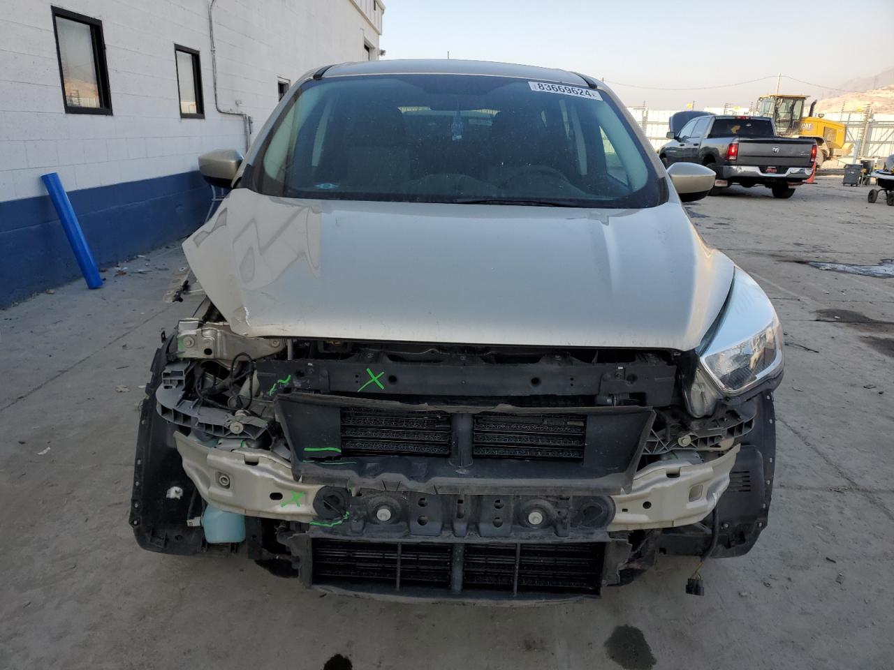 VIN 1FMCU9GD5HUD73467 2017 FORD ESCAPE no.5