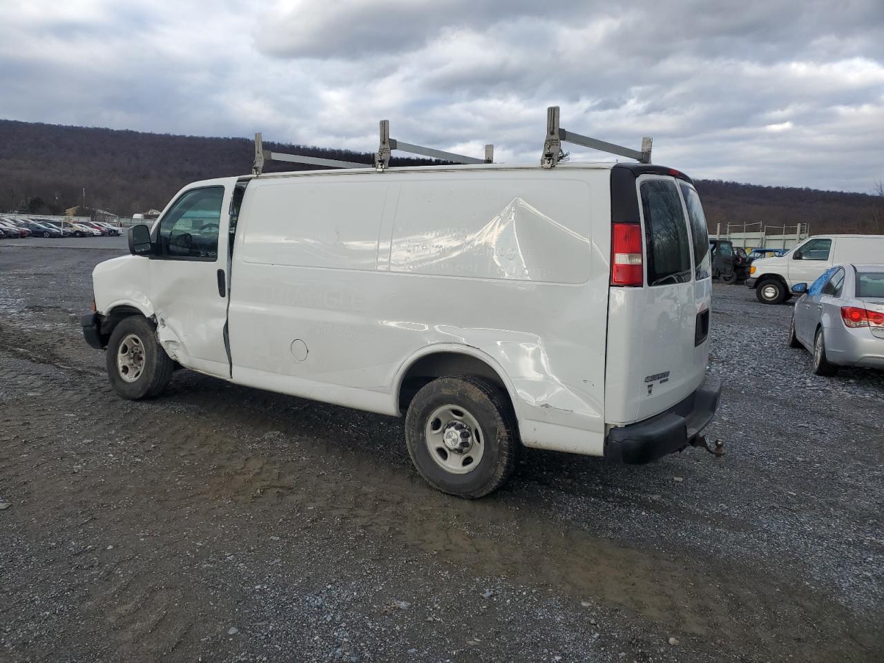 VIN 1GCWGFCF1F1214488 2015 CHEVROLET EXPRESS no.2