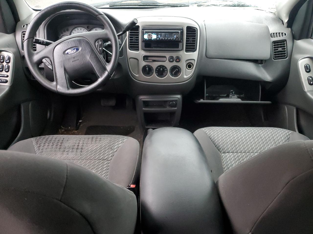 2003 Ford Escape - Image 8