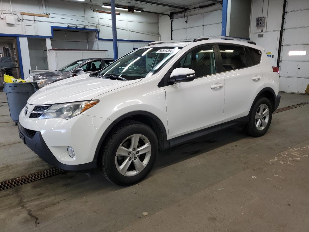 VIN 2T3RFREV5EW175782 2014 TOYOTA RAV4 no.1