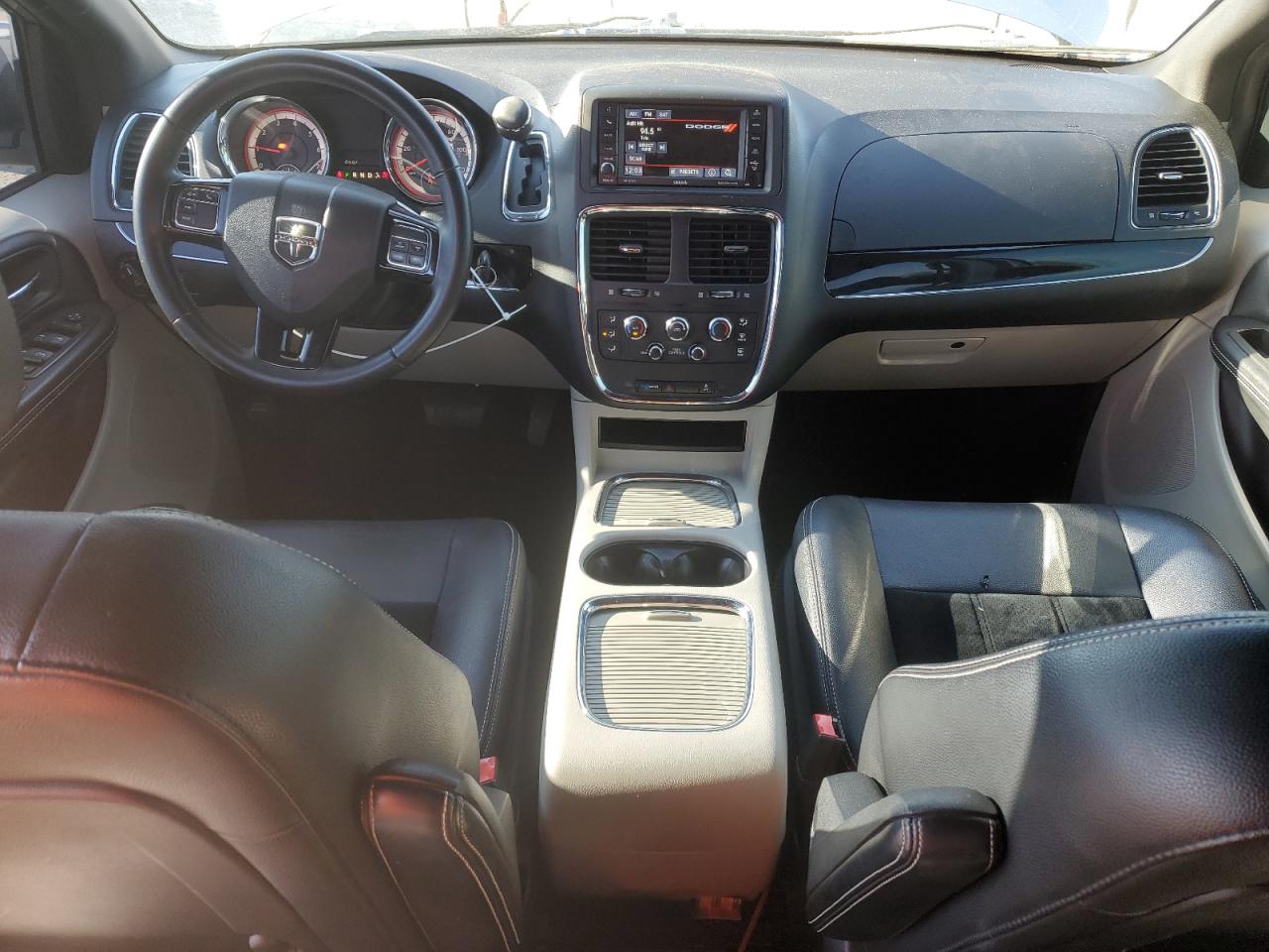2017 Dodge Caravan - Image 8