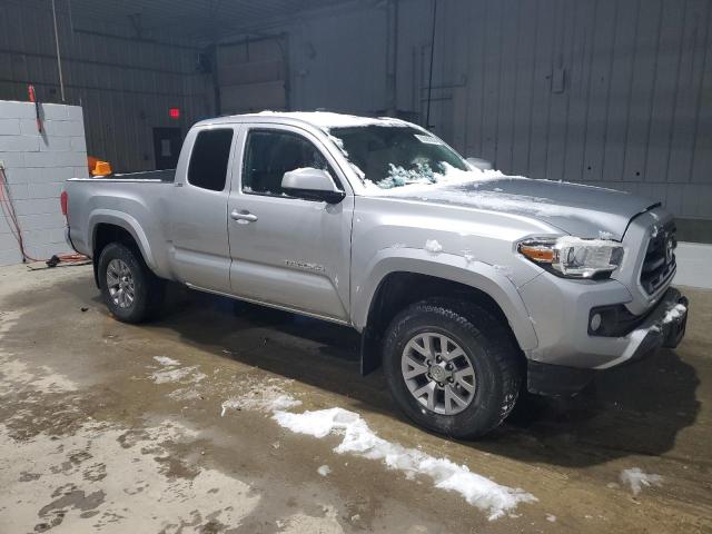  TOYOTA TACOMA 2017 Сріблястий