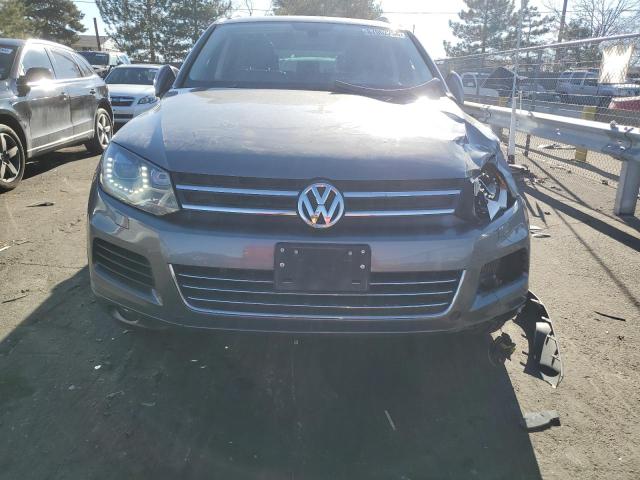 Паркетники VOLKSWAGEN TOUAREG 2012 Сірий