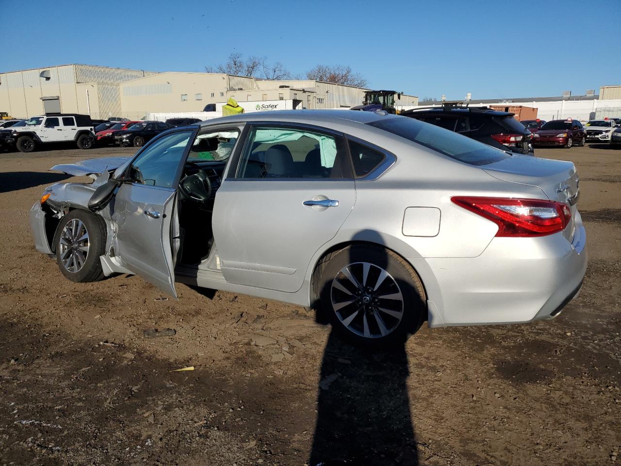 2016 Nissan Altima - Image 2