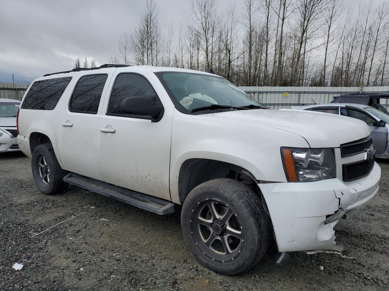 VIN 1GNSKJE78DR312378 2013 CHEVROLET SUBURBAN no.4