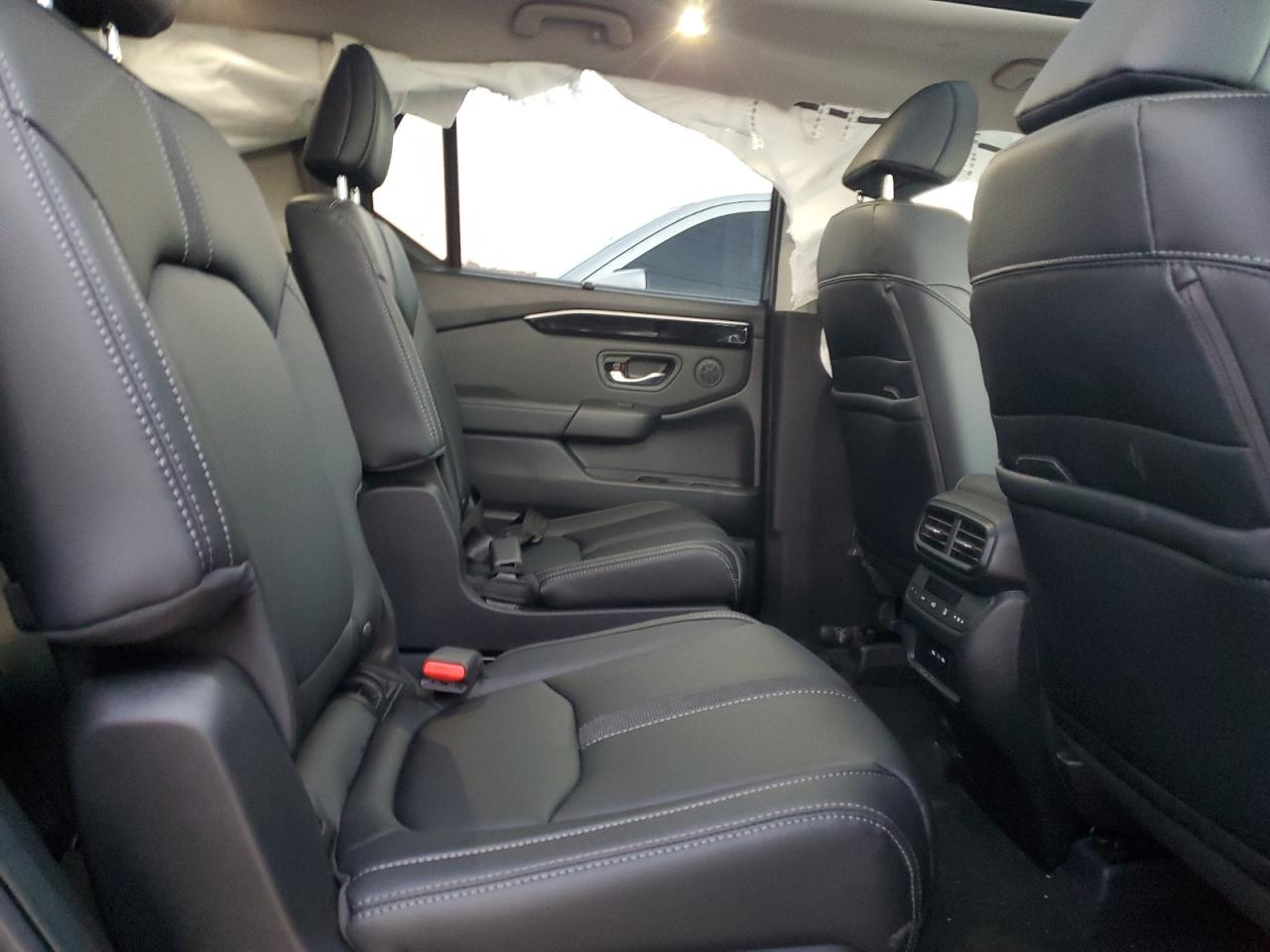 2025 Honda Pilot - Image 12