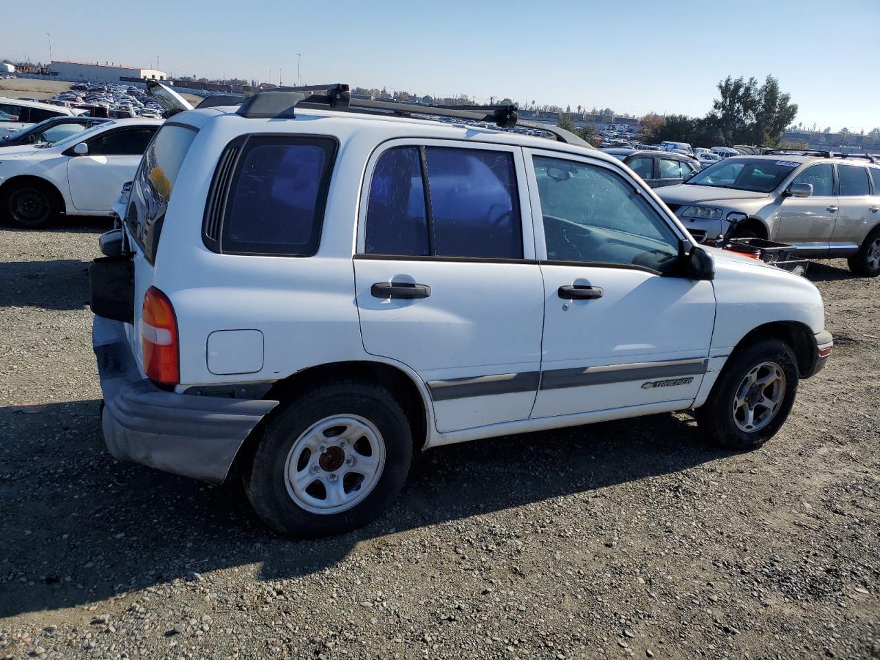 1999 Chevrolet Tracker - Image 3