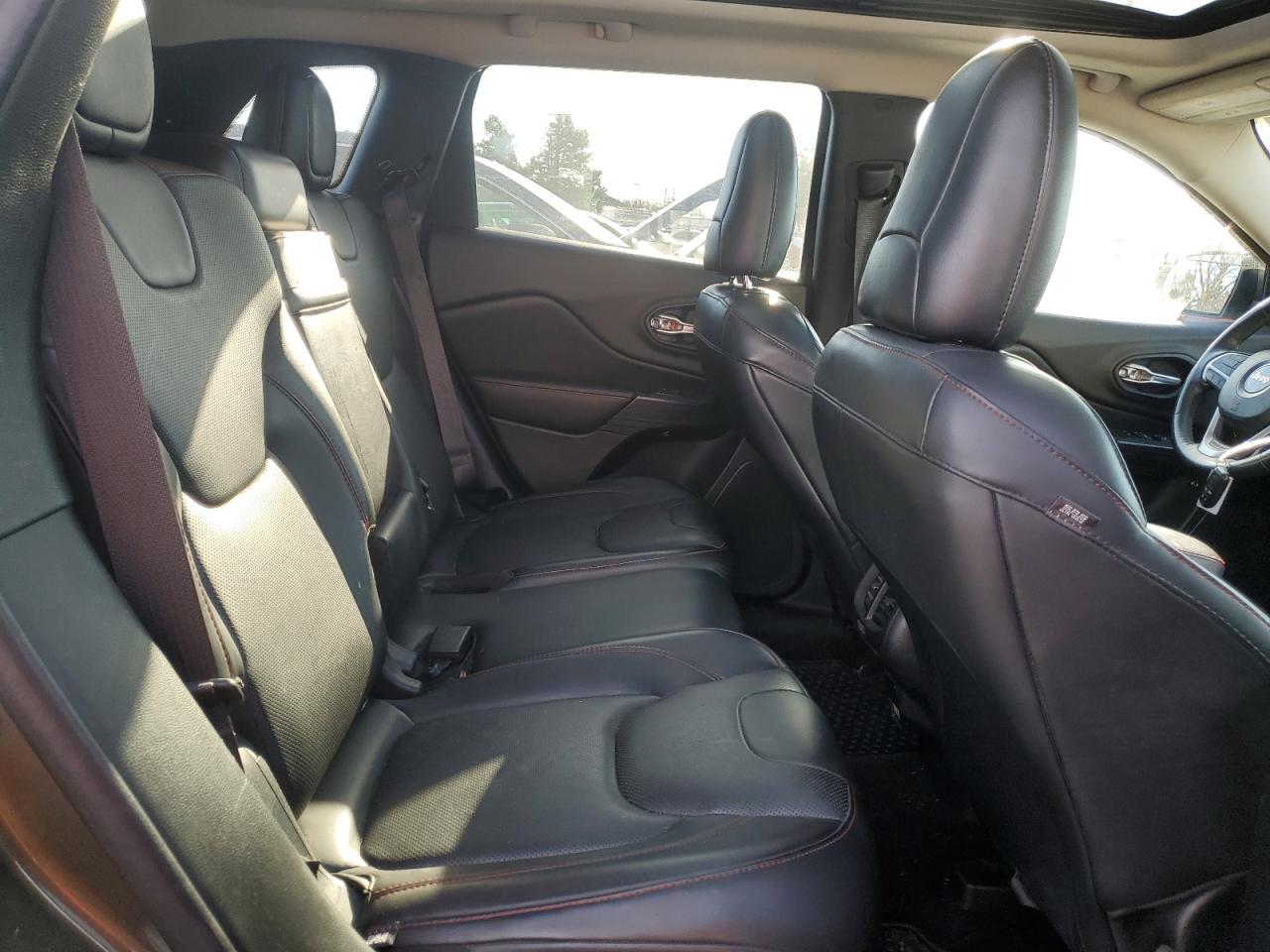 2016 Jeep Cherokee - Image 11