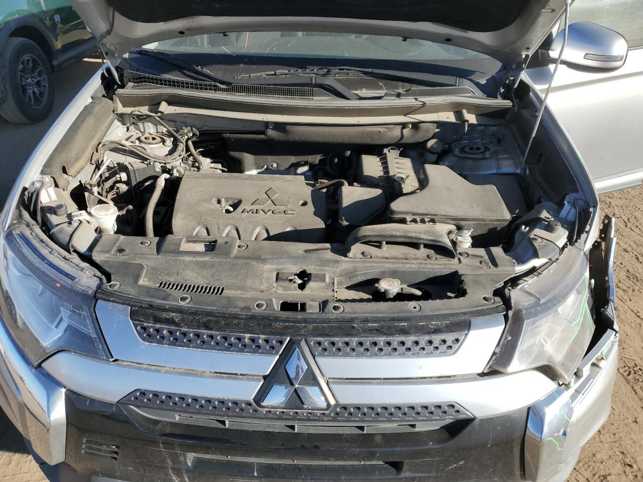 2019 Mitsubishi Outlander - Image 12