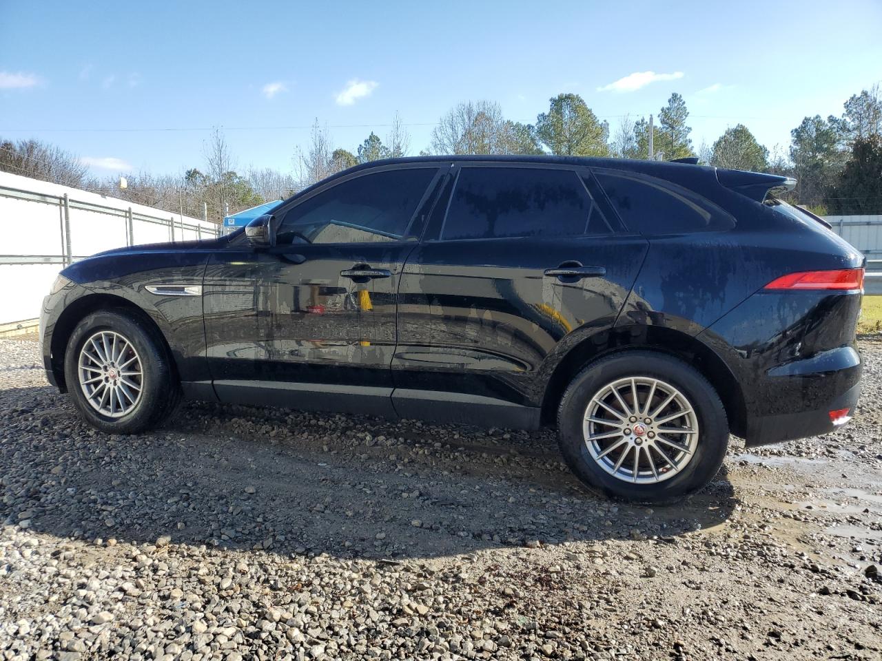 VIN SADCS2BV3HA056133 2017 JAGUAR F-PACE no.2