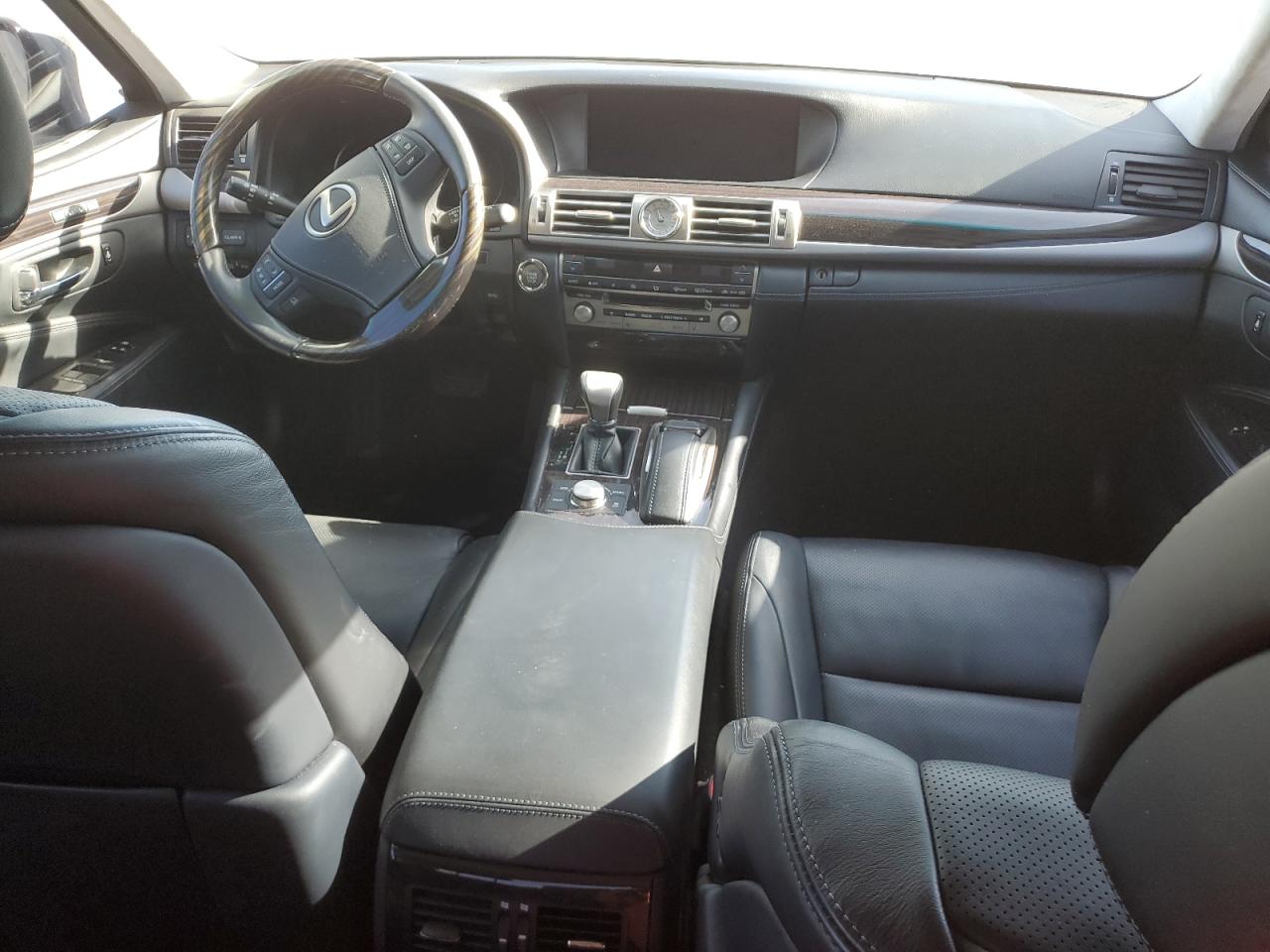 2017 Lexus LS - Image 8