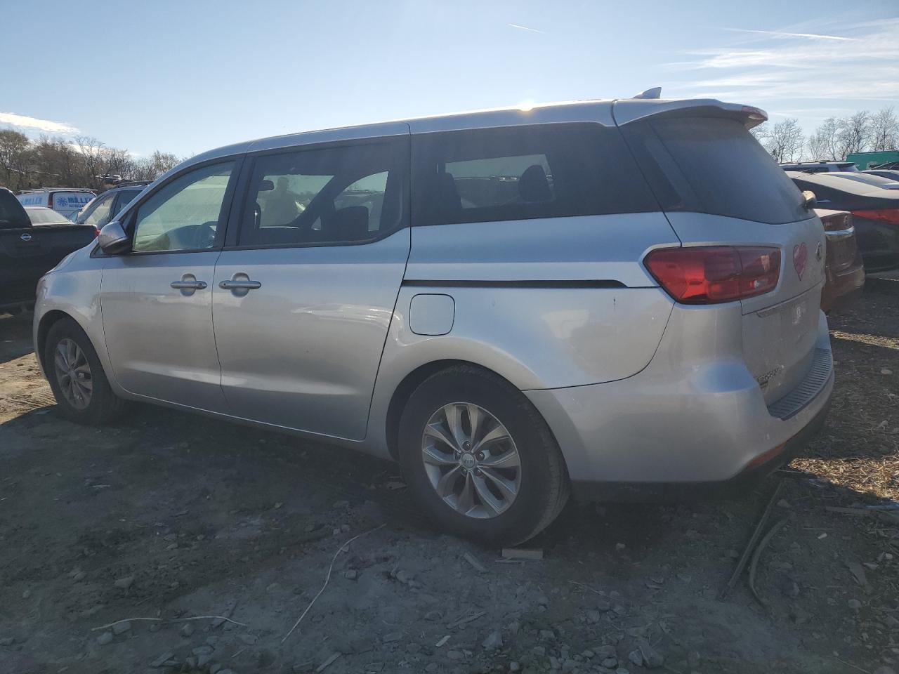 2019 Kia Sedona - Image 2