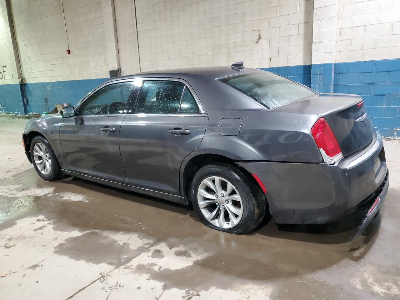 VIN 2C3CCAAG1FH898512 2015 CHRYSLER 300 no.2