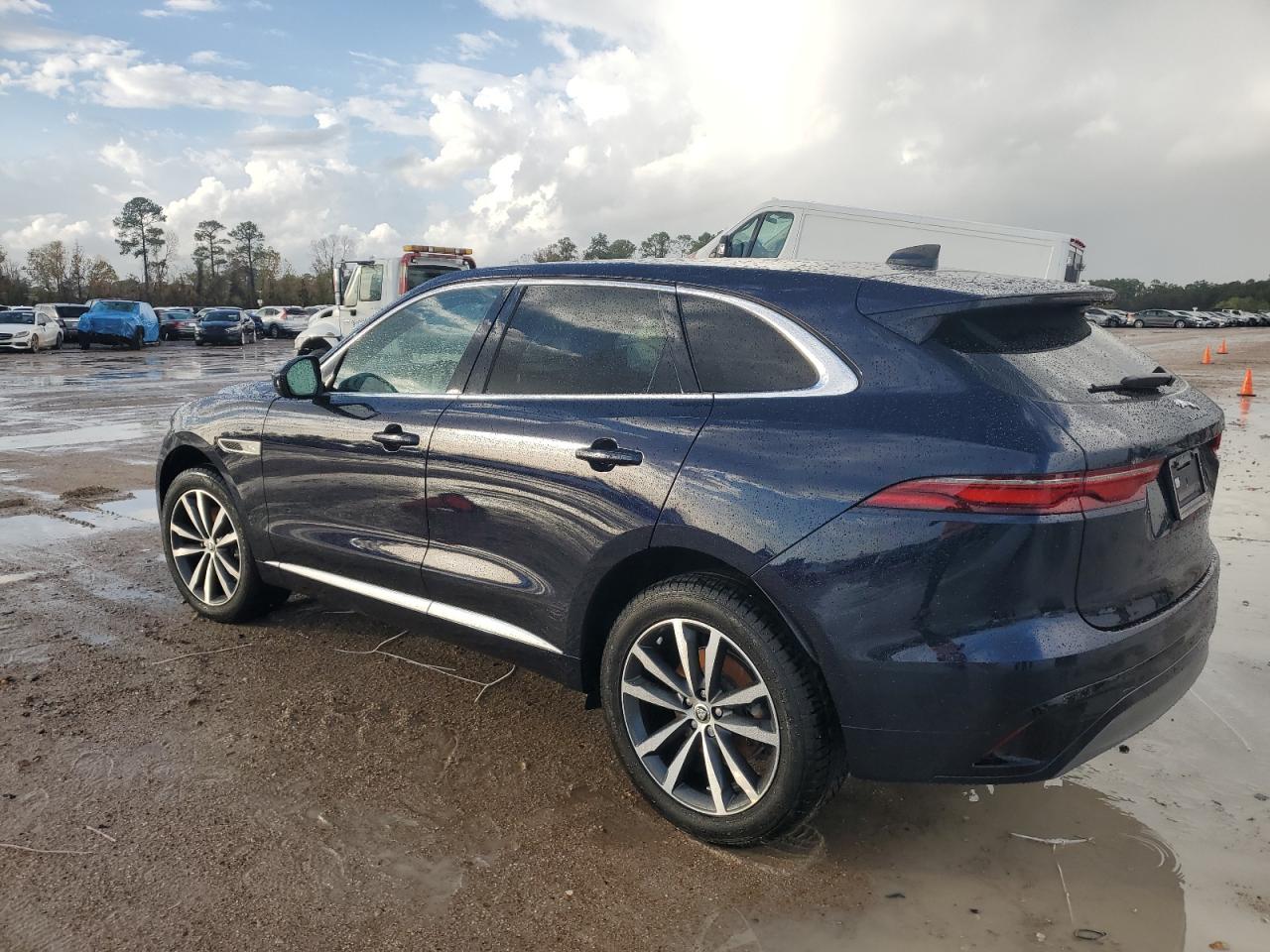 VIN SADCT2EX0RA723994 2024 JAGUAR F-PACE no.2