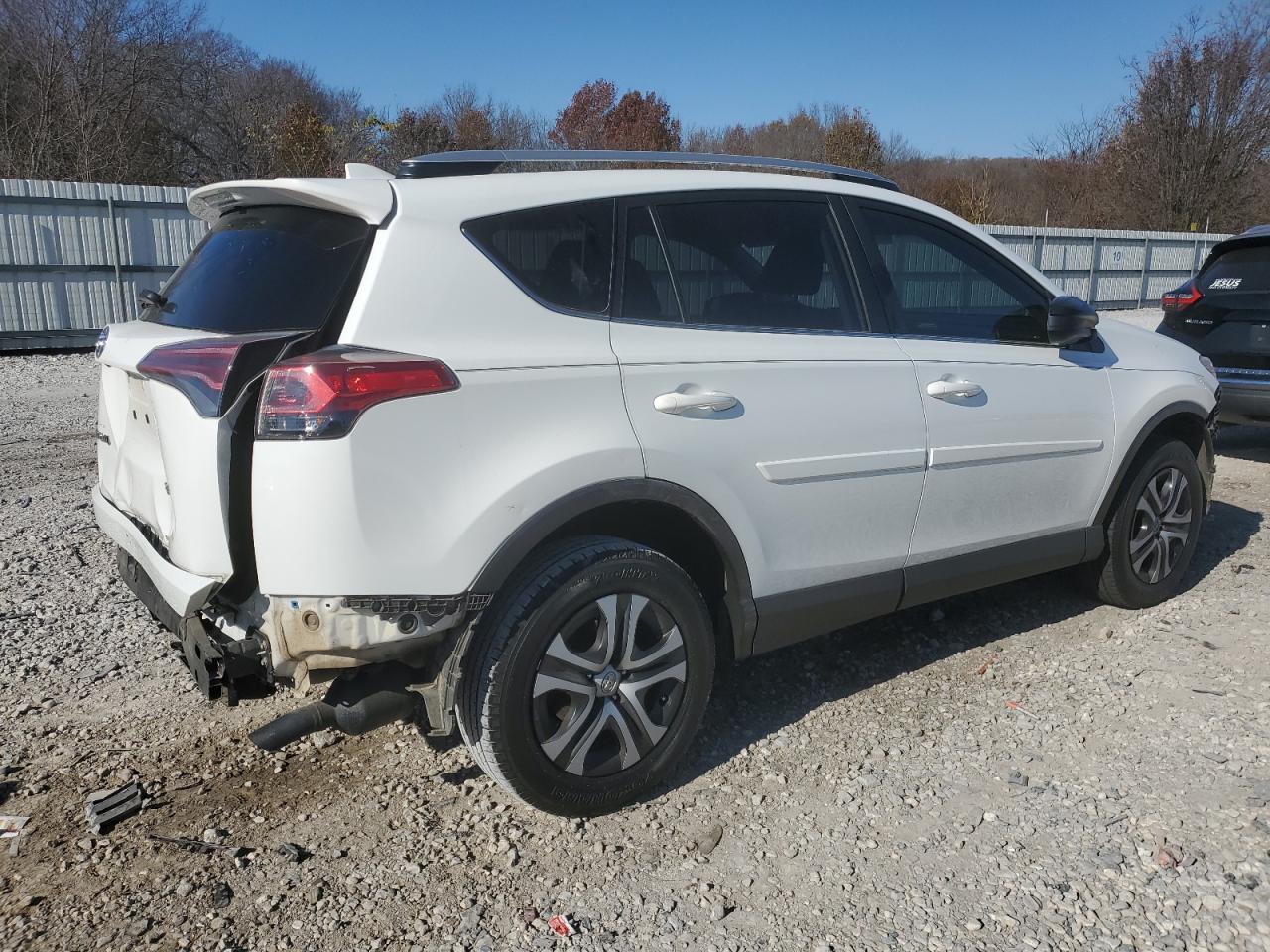 VIN JTMZFREV6GJ097708 2016 TOYOTA RAV4 no.3