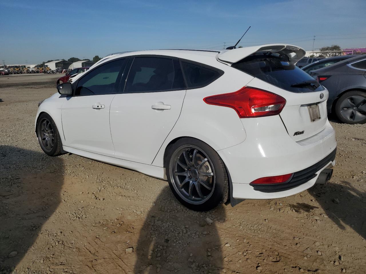 VIN 1FADP3L90GL399192 2016 FORD FOCUS no.2