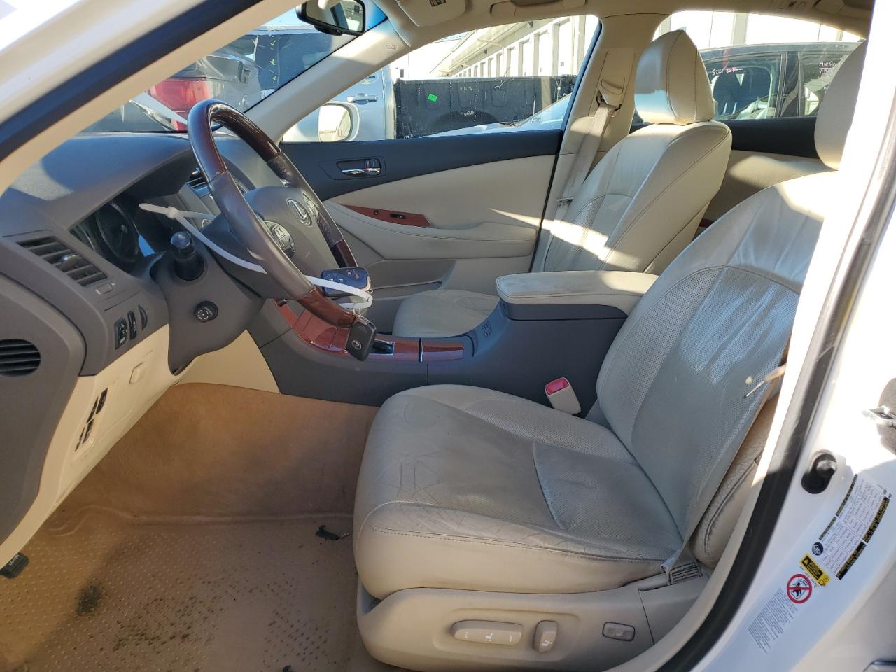 2011 Lexus ES - Image 7