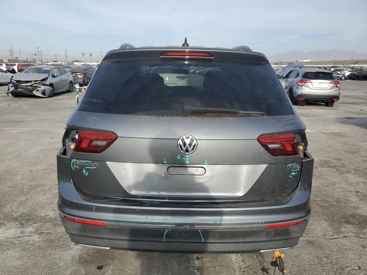 2018 Volkswagen Tiguan - Image 6