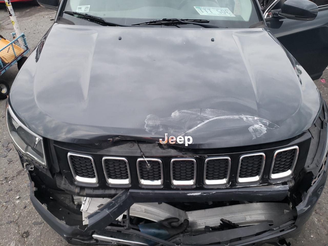 2018 Jeep Compass - Image 12