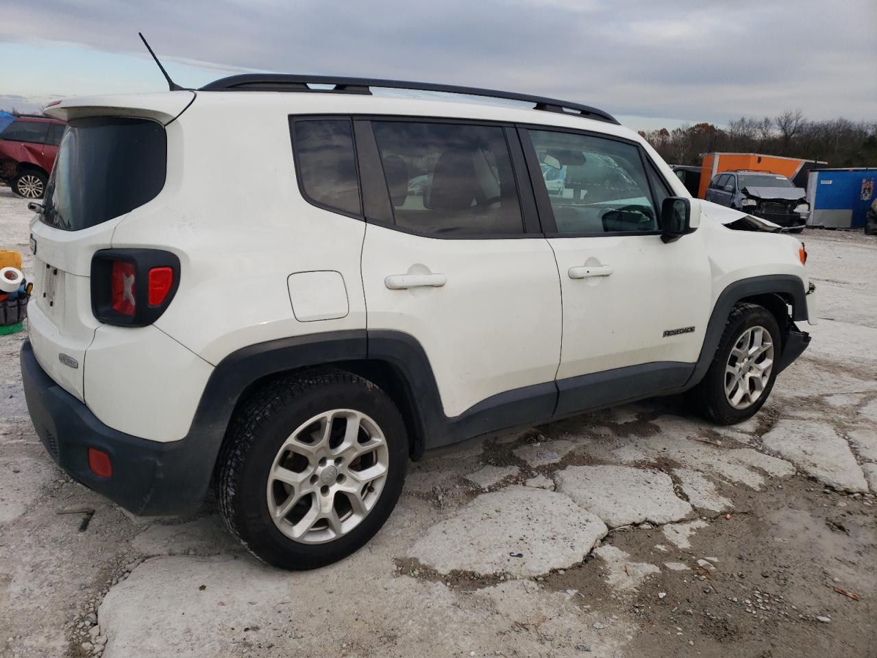 VIN ZACCJABB8HPE91261 2017 JEEP RENEGADE no.3