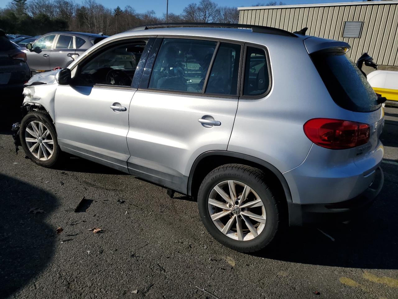 2018 Volkswagen Tiguan - Image 2