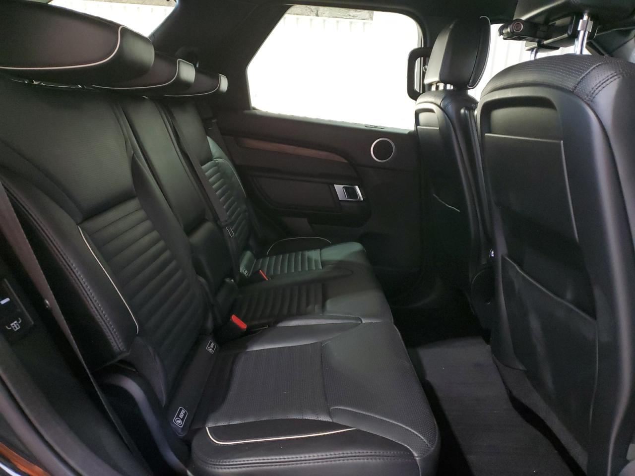 2018 Land Rover Discovery - Image 11