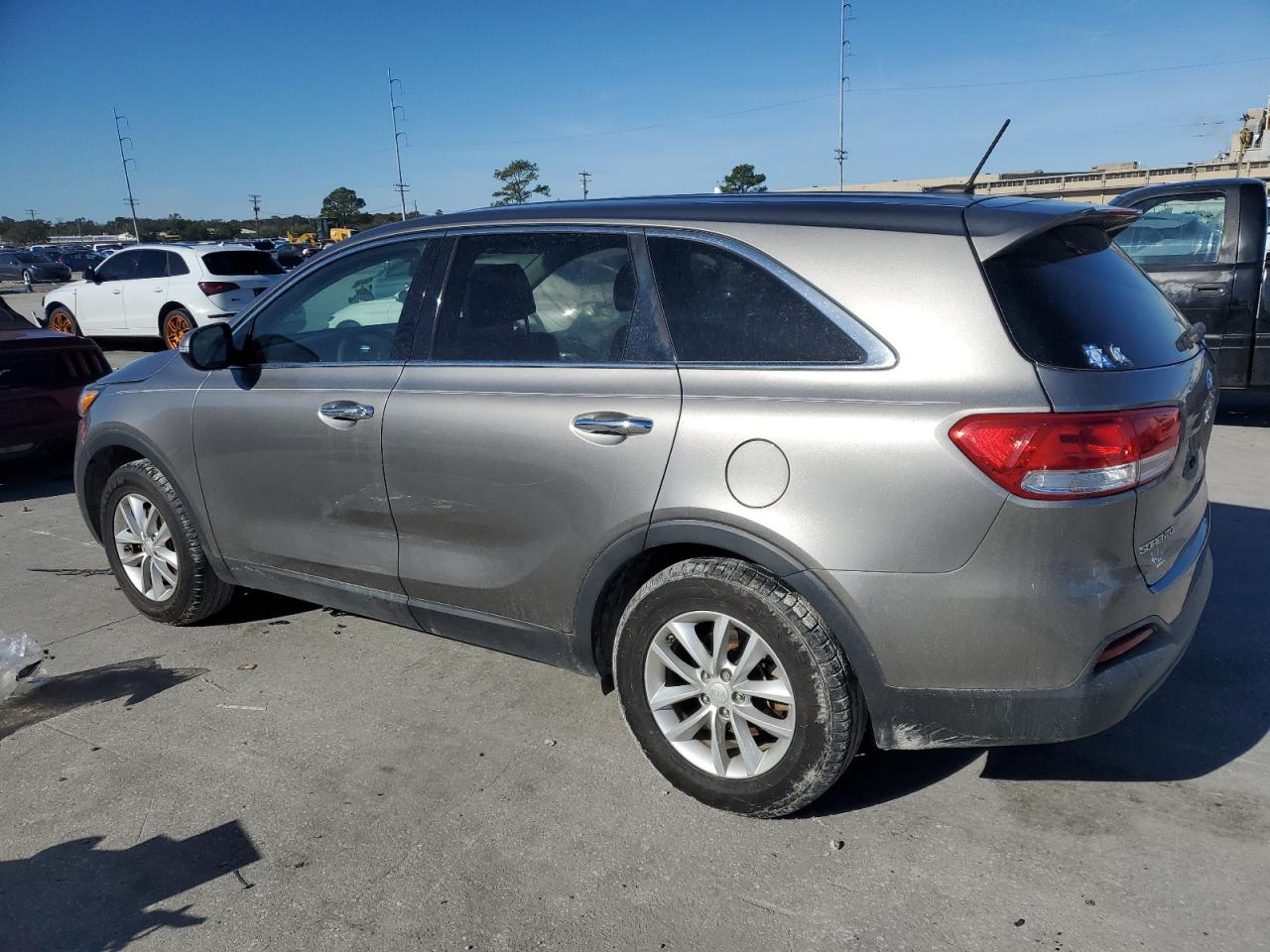 VIN 5XYPG4A3XHG303092 2017 KIA SORENTO no.2