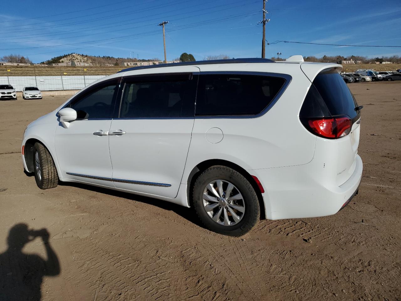 2018 Chrysler Pacifica - Image 2