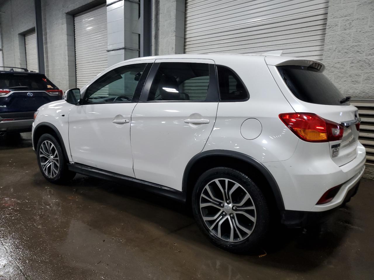 VIN JA4AR3AU3JZ017542 2018 MITSUBISHI OUTLANDER no.2