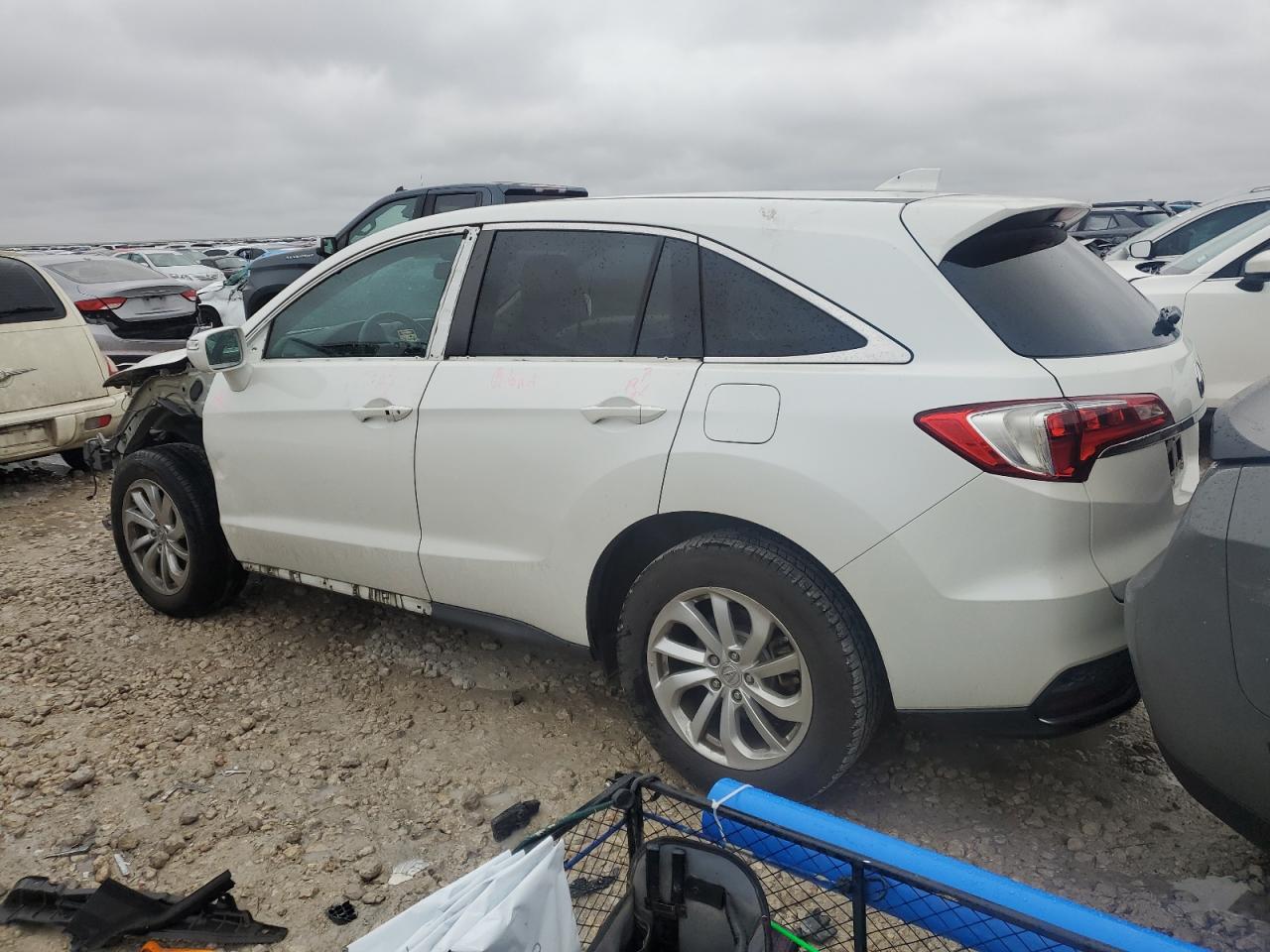 VIN 5J8TB3H39GL003335 2016 ACURA RDX no.2