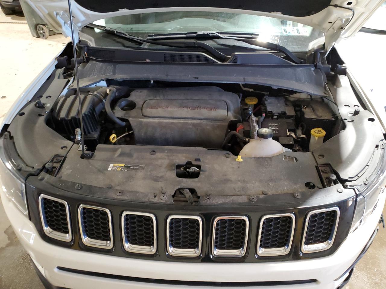 2018 Jeep Compass - Image 12