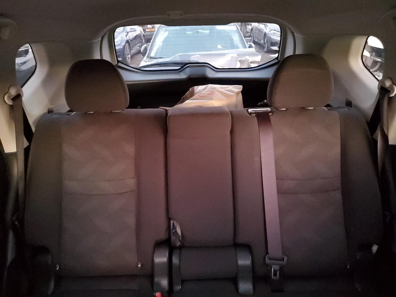 2016 Nissan Rogue - Image 10