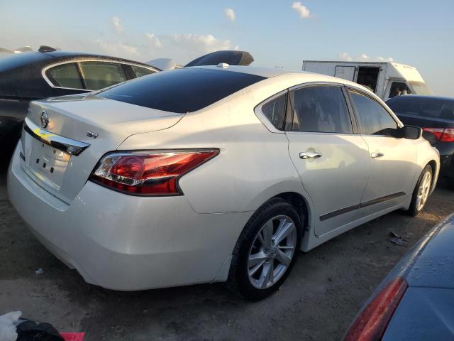 Sedans NISSAN ALTIMA 2015 Srebrny