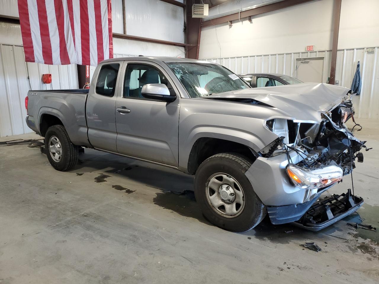 VIN 5TFSX5EN6HX053617 2017 TOYOTA TACOMA no.4