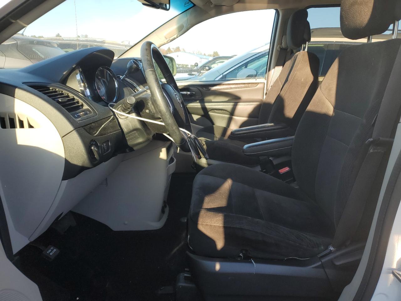2017 Dodge Caravan - Image 7