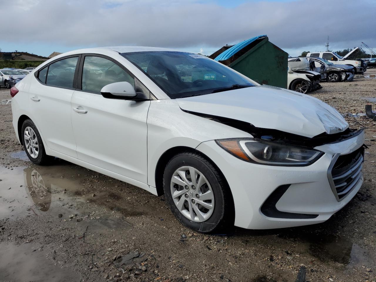 2017 Hyundai Elantra - Image 4