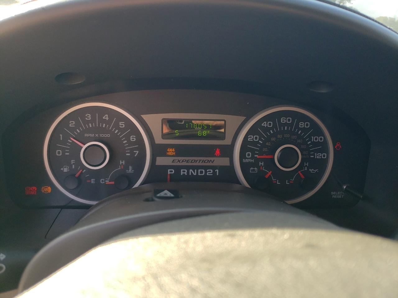 2005 Ford Expedition - Image 9