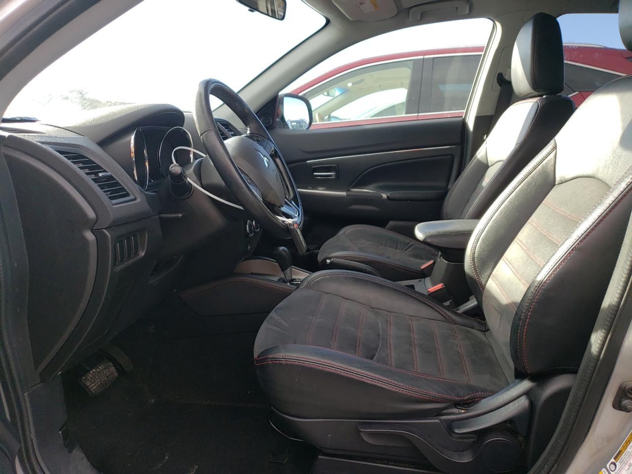 2018 Mitsubishi Outlander - Image 7