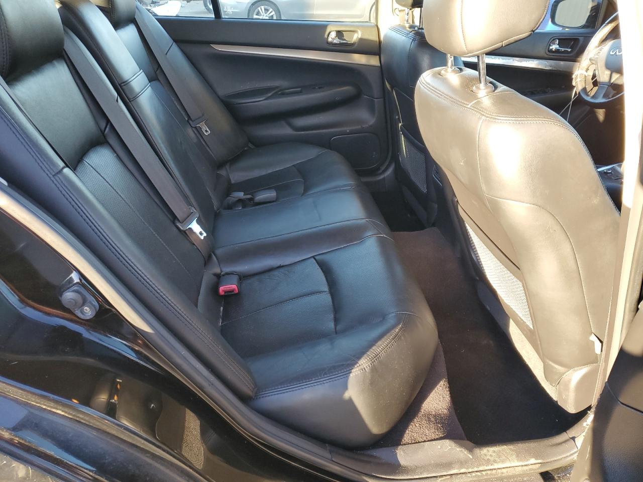 2011 Infiniti G - Image 10