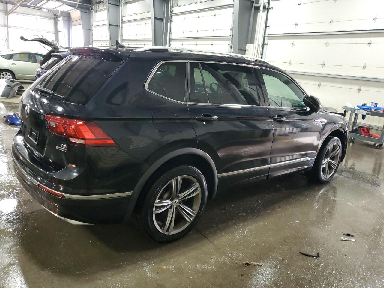 2018 Volkswagen Tiguan - Image 3