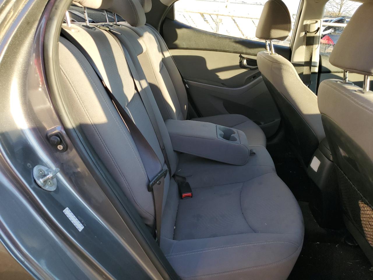 2016 Hyundai Elantra - Image 10