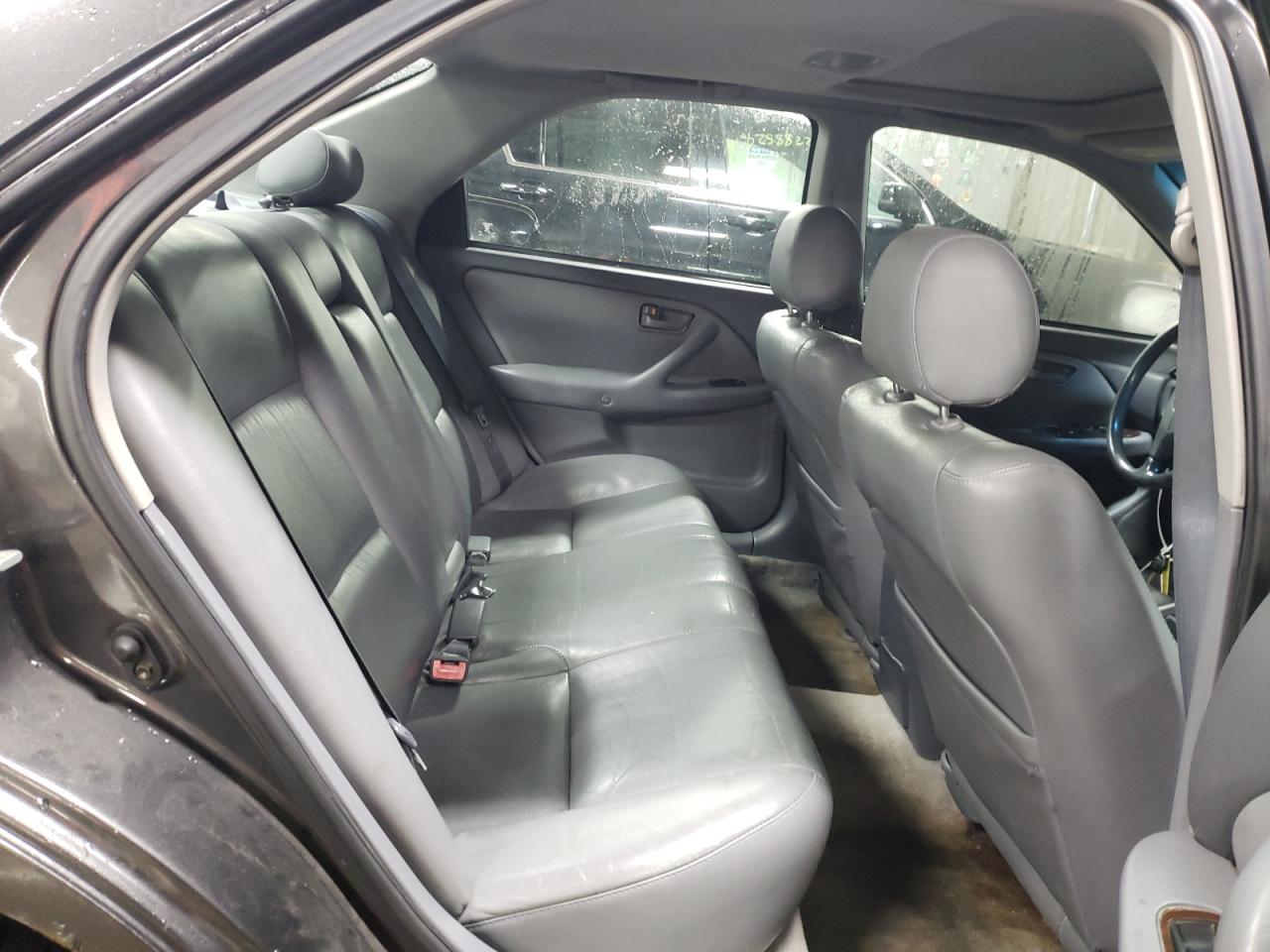 2000 Toyota Camry - Image 10