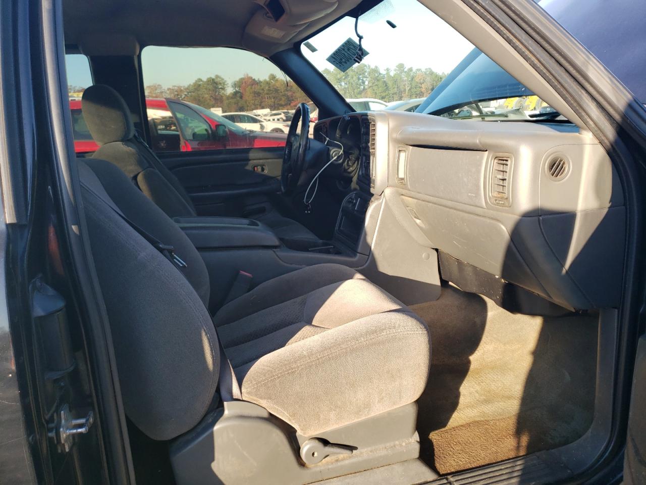 2005 Chevrolet Silverado - Image 8