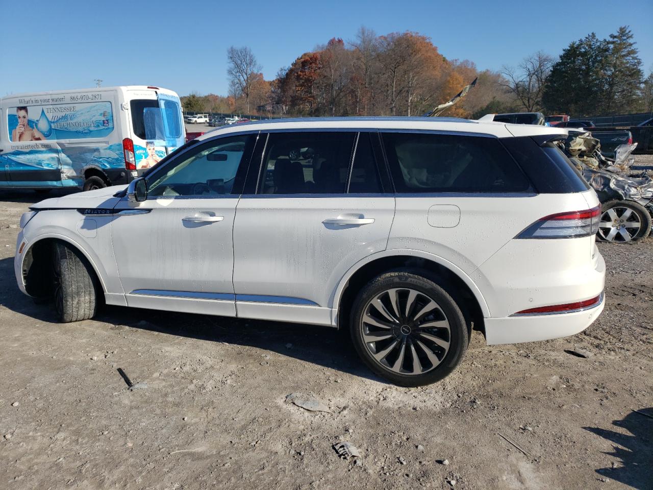 2020 Lincoln Aviator - Image 2