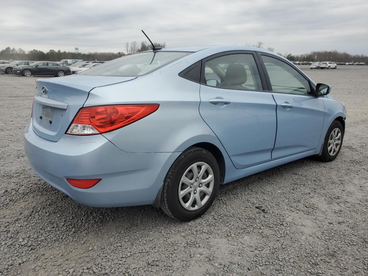 2013 Hyundai Accent - Image 3