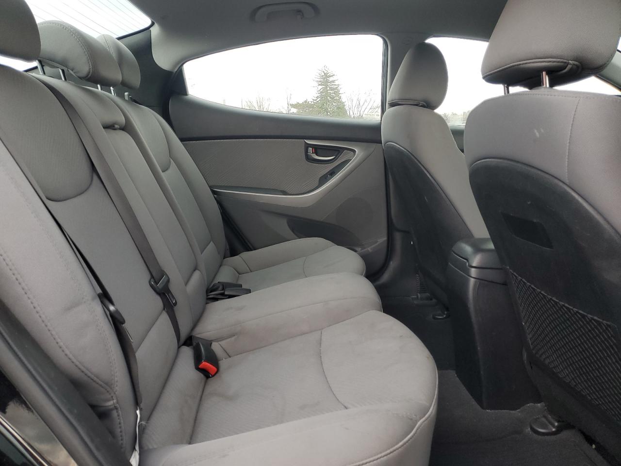 2013 Hyundai Elantra - Image 10
